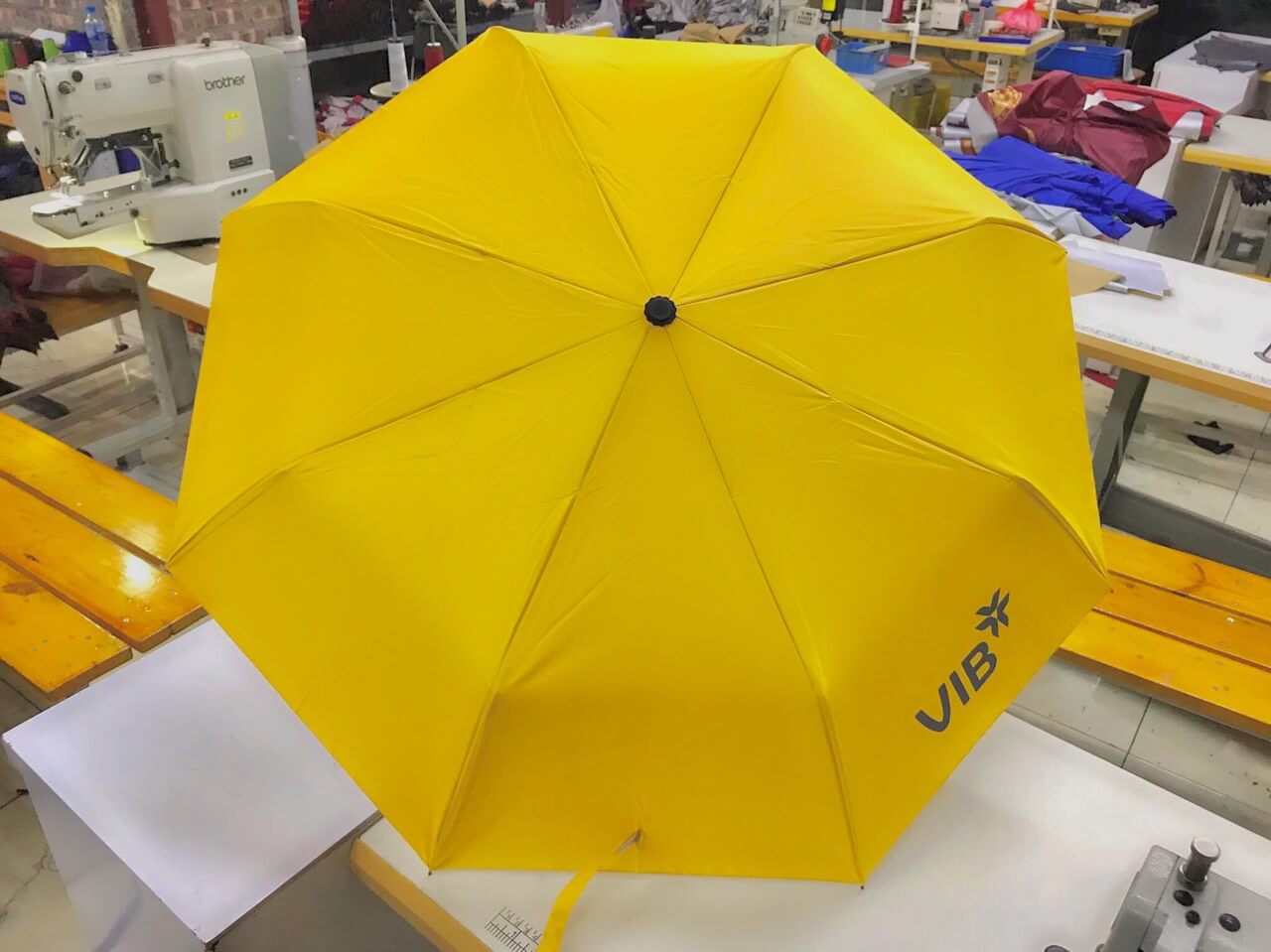 ô dù cầm tay in logo VIB